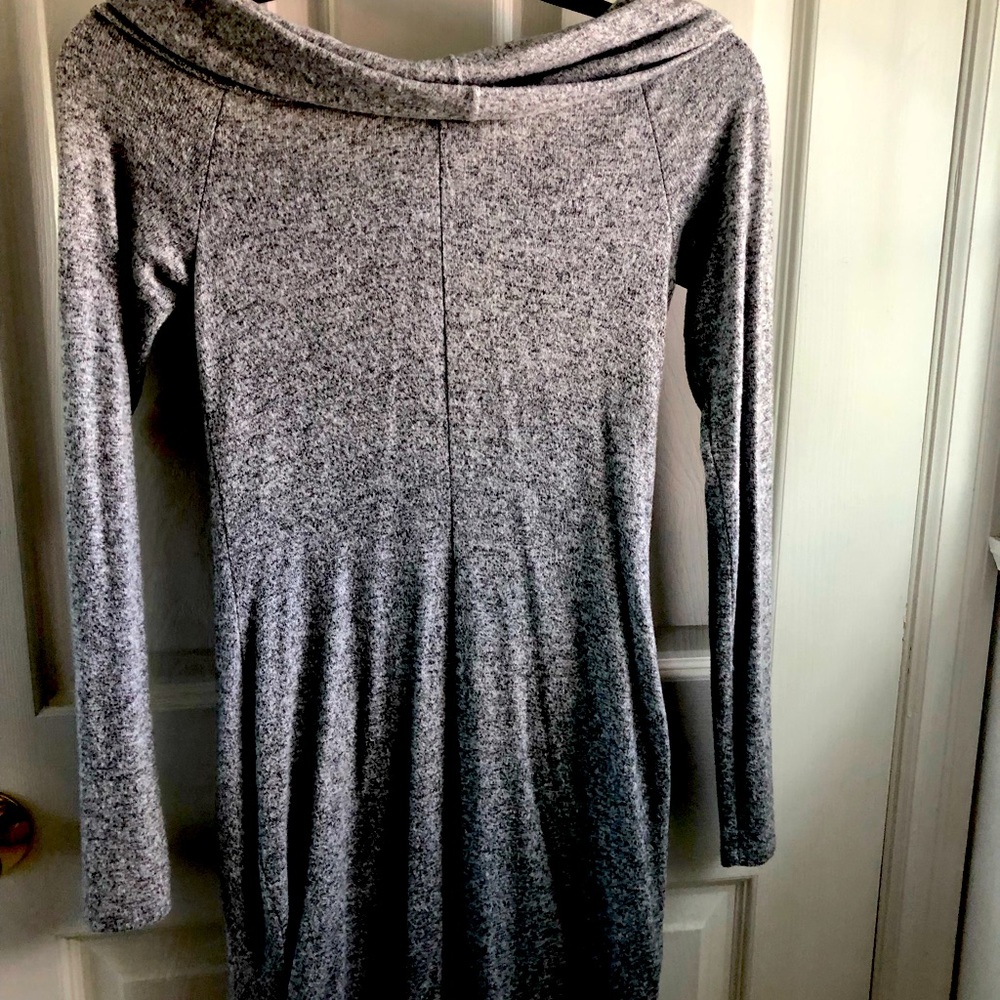 XS woman’s off shoulder gray long sleeve dress.